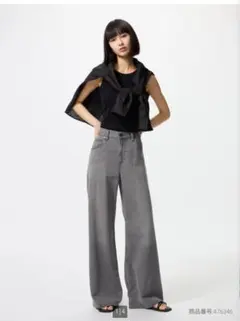UNIQLO ユニクロ　ドレープワイドフレアジーンズ　22のサムネイル