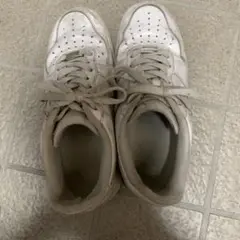 NIKE AIR FORCE 1 ホワイト スニーカーのサムネイル