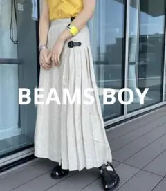 ビームスボーイ　ベージュ プリーツ ロングスカート 黒いバックル付きのサムネイル