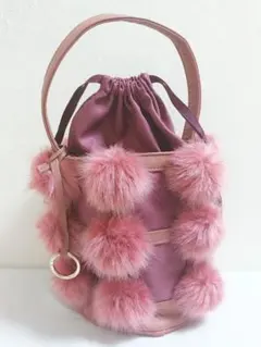 【Cachellie】ぽんぽんファーバケツ型トートバッグ： ピンクベージュのサムネイル