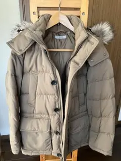 ユニクロ　ベージュ フード付きダウンジャケット