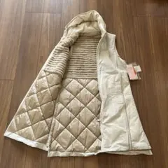 アイボリー フード付き キルティングベスト 新品 袖なし　M〜Ｌサイズ