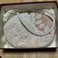 ビーズ装飾ラウンドクラッチバッグ