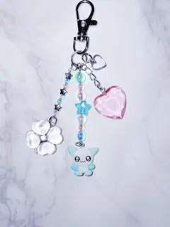 ハンドメイド　ビーズキーホルダー　クローバー　パステルカラー　ねこ　星　チャーム
