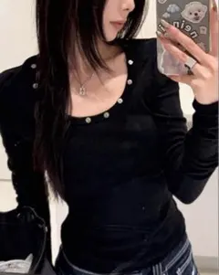 ボタン付き黒長袖TシャツSHEIN