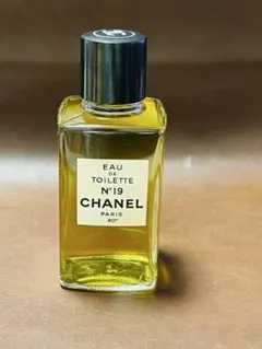 ほぼ未使用 CHANEL n°19 シャネル 19番 オードトワレ 100ml
