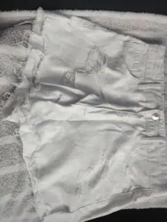 ホワイト ダメージ加工 ショートパンツ