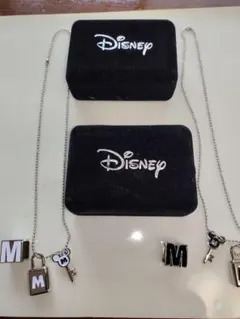 Disney ネックレス 2個セット Mチャーム 鍵 南京錠