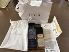 Dior フォーエヴァー フルイド スキン グロウ 0.5N ファンデーションのサムネイル