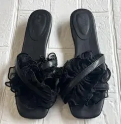 【美品】ナイスクラップ　フリルフラットサンダル　ブラック　Mのサムネイル