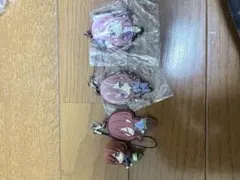 五等分の花嫁 アクリルストラップ 3個セットと充電器のマスコット