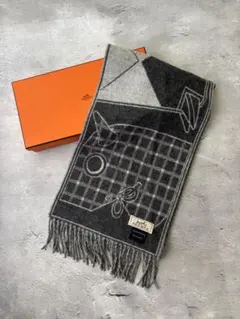 HERMES　カマイユ　カシミヤ100％　フリンジ　総柄　マフラーのサムネイル