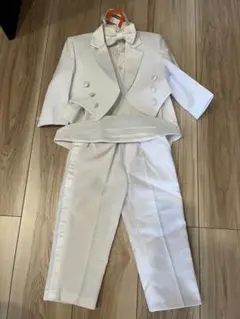 子供用　白タキシード 蝶ネクタイ、カマーバンド付き　90-100cm