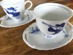青い絵柄のカップとソーサーセット