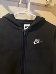【美品】Nike kids ブラック フード付きパーカー Mサイズ 145