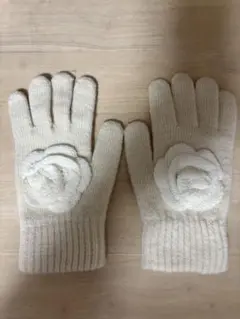 新品未使用アイボリー 花モチーフ ニット手袋