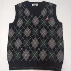 120★ファミリア★くるまアップリケ付き！アーガイル柄ニットベスト★