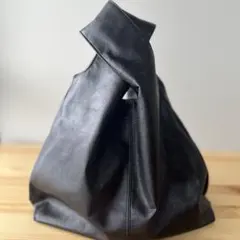 シンプルな本革マルシェバッグＬブラック