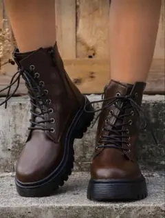 ブラウン厚底ブーツ