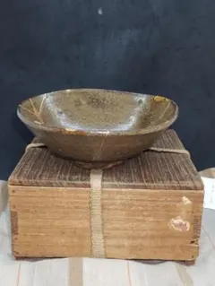 古青唐津平茶碗(桃山〜江戸初期、元箱、包み古布付、金繕い有) 古青唐津平茶碗(桃山〜江戸初期、元箱、包み古布付、金繕い有) - メルカリ