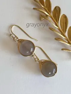 14kgfピアス　グレーオニキスラウンドカット　天然石