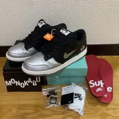 Supreme Nike SB Dunk Low Black Silverのサムネイル