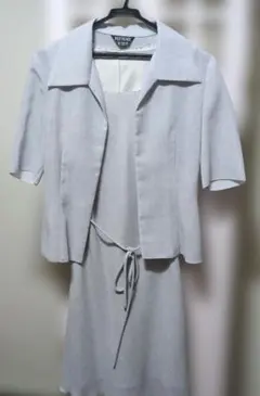 ワンピーススーツ　グレー