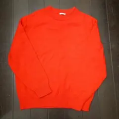 guクルーネックニットセーター