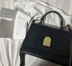 FURLA 黒レザーショルダーバッグ 斜めかけショルダーバッグ