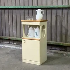 昭和レトロ／家具／レトロポップ／アーチ窓／インテリア／食器棚