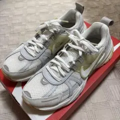 ナイキ V2K ラン ウィメンズシューズ