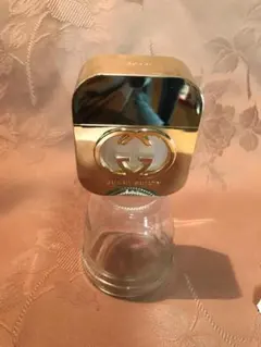 GUCCI 香水 ゴールド スクエア型 - メルカリ
