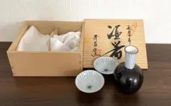有田焼・李荘窯　陶器製お猪口と徳利セット 木箱入り