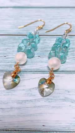 ハンドメイド イヤリング 青いビーズ