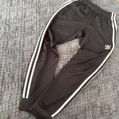 adidas トラックパンツ　XS