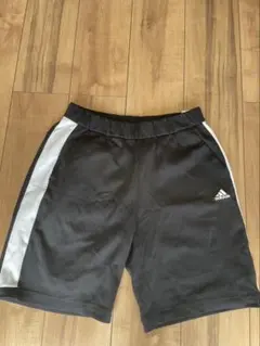 adidas 黒 ハーフパンツ