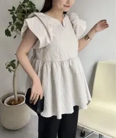 プロズヴェール　ハートネックバルーンスリーブペプラムブラウス