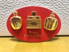 Dior ピンバッジ　ボトル