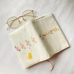 猫刺繍　文庫本サイズブックカバー　ネコ小物