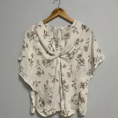【美品】OFUON オフオン フロントツイスト 花柄ブラウス Mサイズ