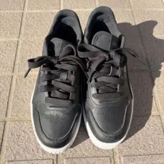PUMA ブラックレザー スニーカー