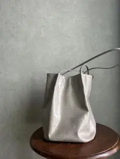 クロコレザー グレー ショルダーバッグ