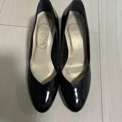 【美品】　黒　エナメル ポインテッドトゥ　パンプス　23cm