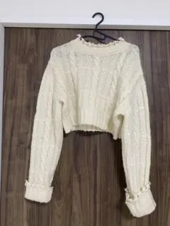 アイボリー ケーブルニット セーター クロップド