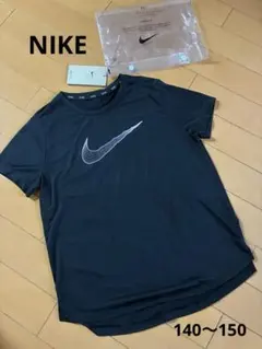 NIKE新品タグ付☆ガールズTシャツ☆黒160cm☆小さめ140〜150オススメ