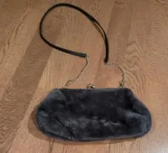 エレガントなグレーのファークラッチバッグ