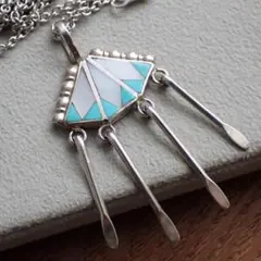 ズニ族 ターコイズ＆マザーオブパール インレイ シルバー ペンダント ネックレス