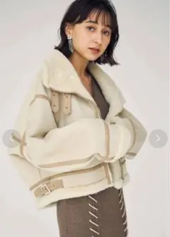アイボリー ショート丈ムートンコート S MERCURYDUO