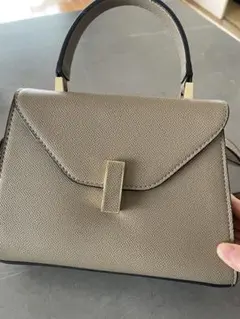 フラップ付きハンドバッグ