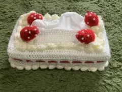 ハンドメイド いちごショートケーキ風 ティッシュケースのサムネイル